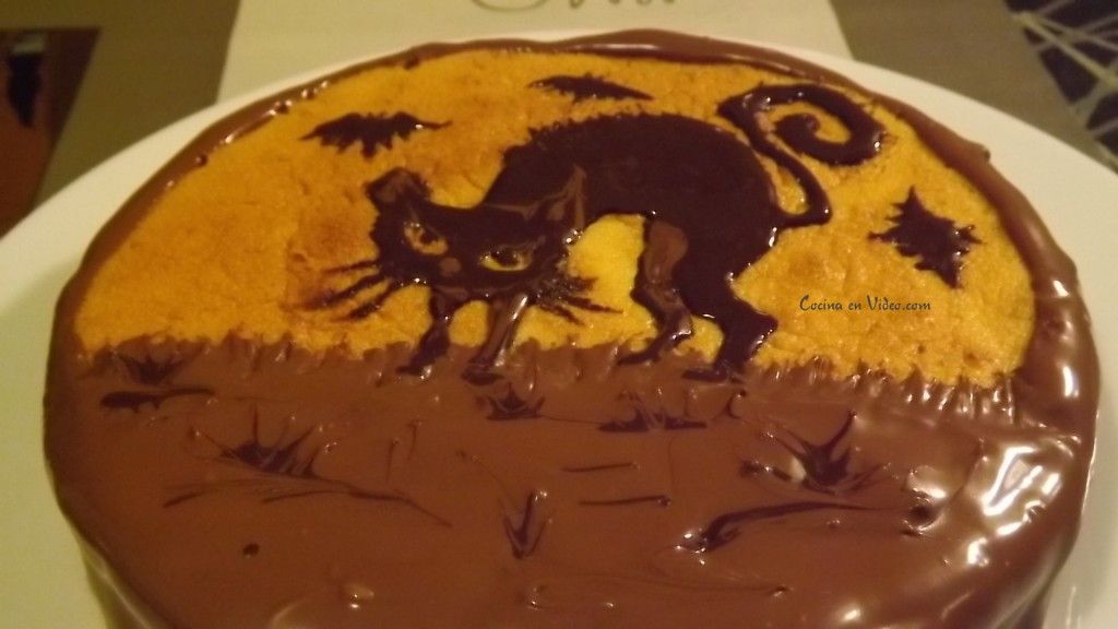 Tartas decoradas con chocolate, Tarta gato halloween,
