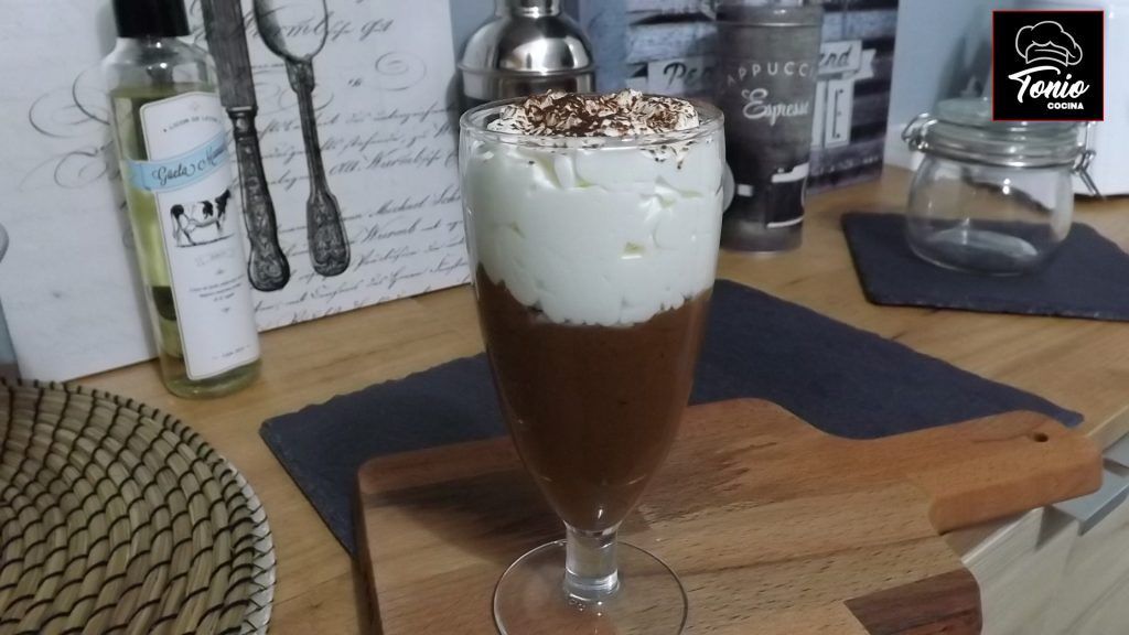 Mousse de chocolate, blanco y negro,