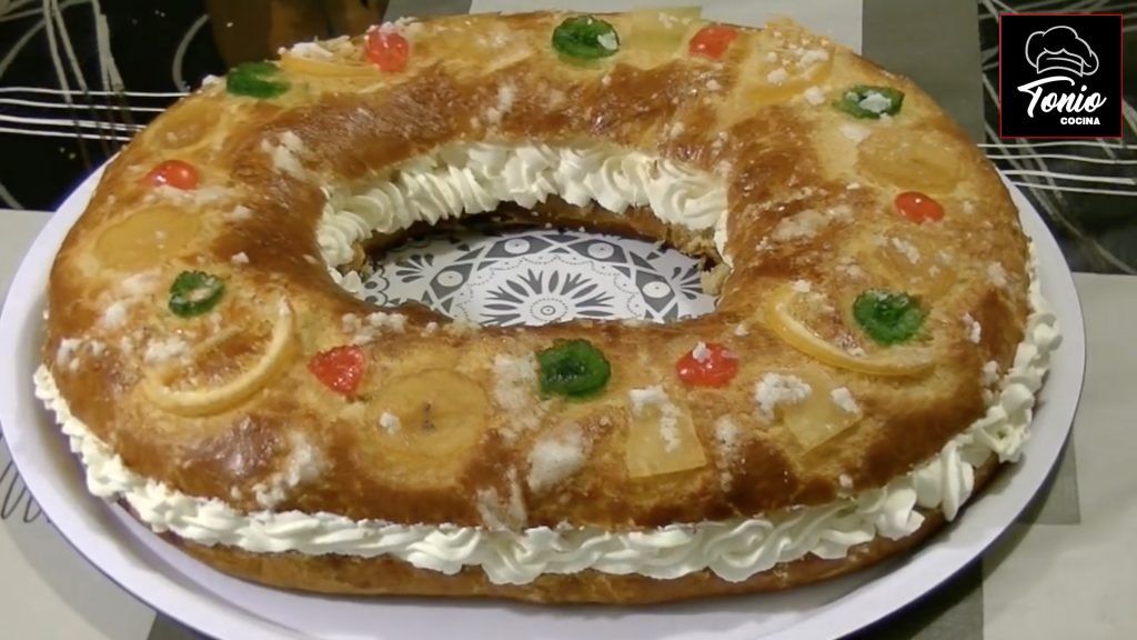 Roscón de Reyes relleno,